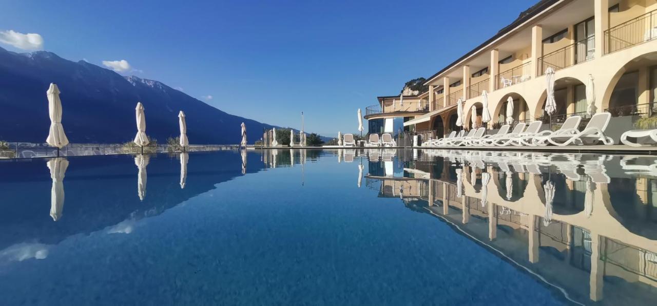 Hotel Mercedes Лимоне-суль-Гарда Экстерьер фото