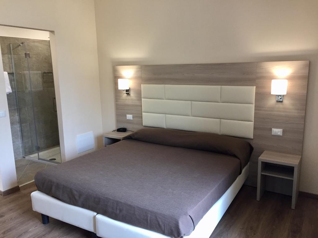 Hotel Mercedes Лимоне-суль-Гарда Экстерьер фото