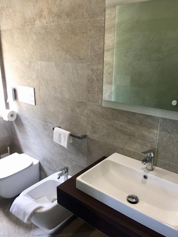 Hotel Mercedes Лимоне-суль-Гарда Экстерьер фото